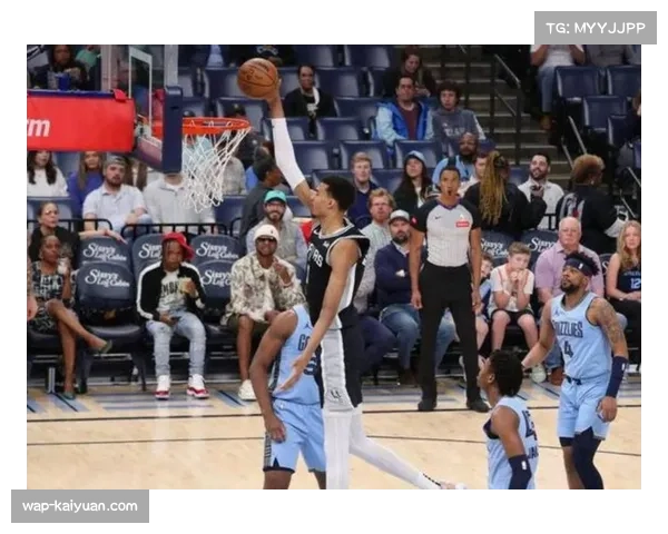 马刺战术体系成熟稳定 文班亚马攻防两端影响力持续增长